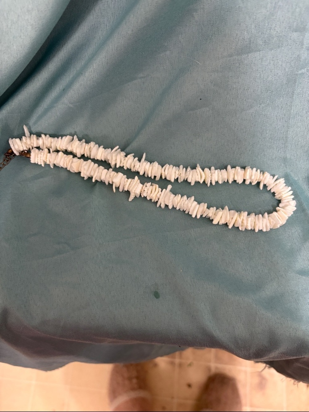 Vintage 70s Surfer Hawaiian Stacked Natural Chipped Puka Shell Necklace 16” - Picture 4 of 6